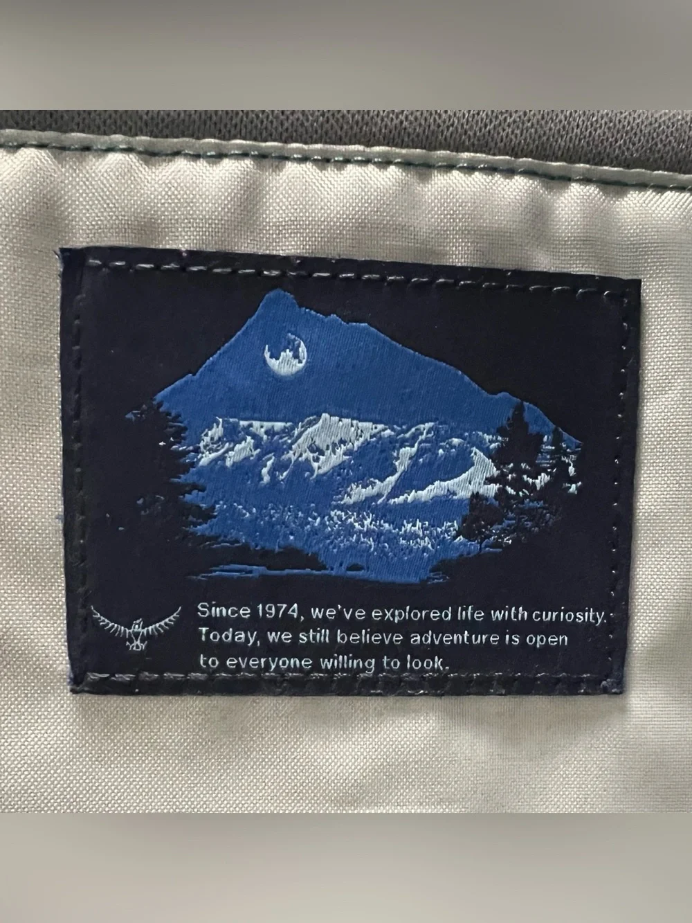 Osprey Axis Blue 24L Hiking Daypack Backpack 15in Laptop Sleeve, 4 Pockets